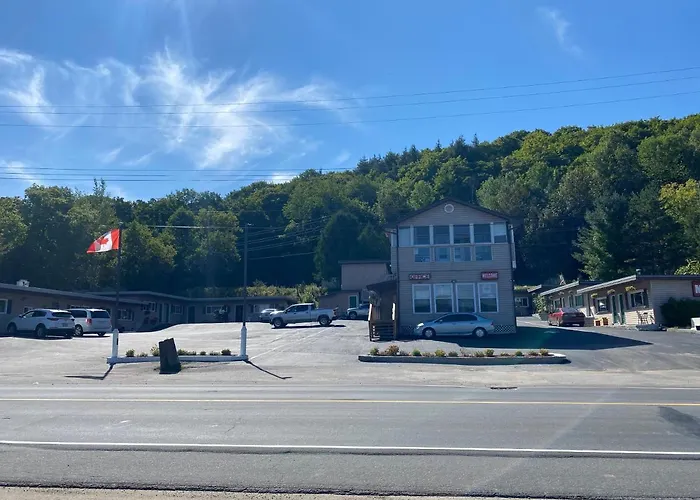 Silver Maple Motel
